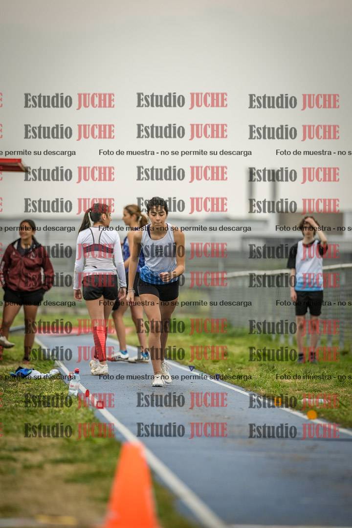 Fotos del salto en largo de mujeres - ambas categorías