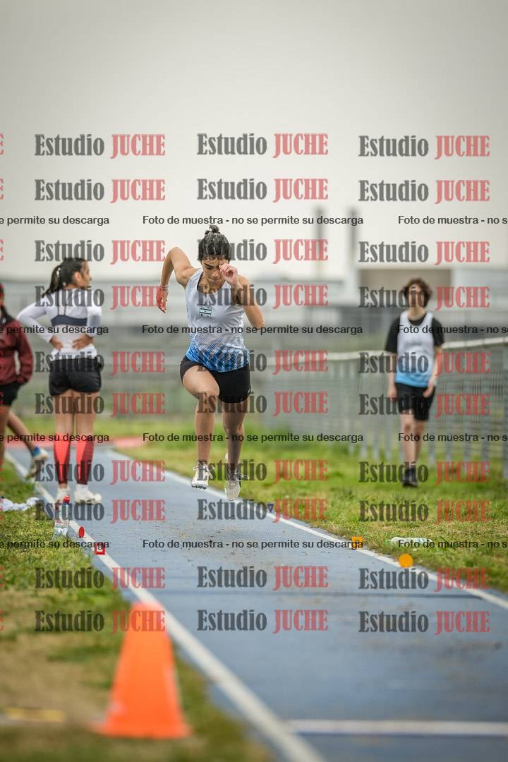 Fotos del salto en largo de mujeres - ambas categorías
