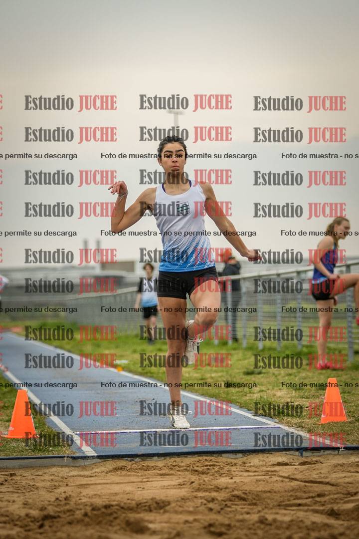 Fotos del salto en largo de mujeres - ambas categorías