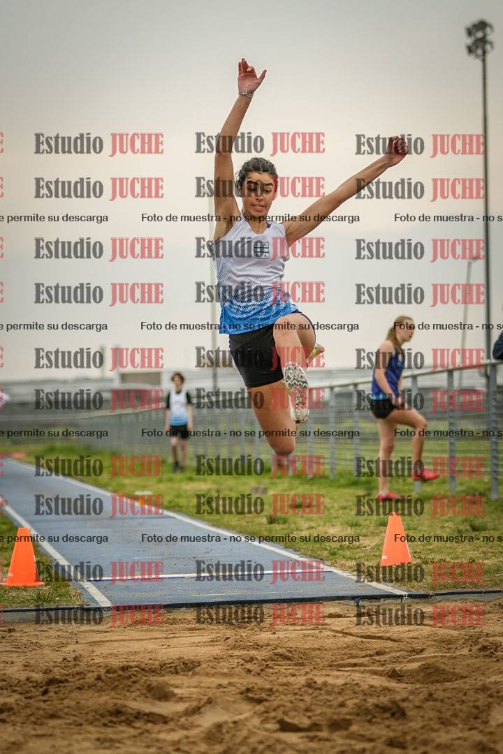 Fotos del salto en largo de mujeres - ambas categorías