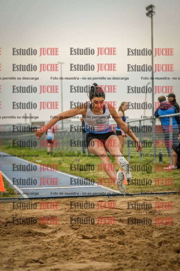 Fotos del salto en largo de mujeres - ambas categorías