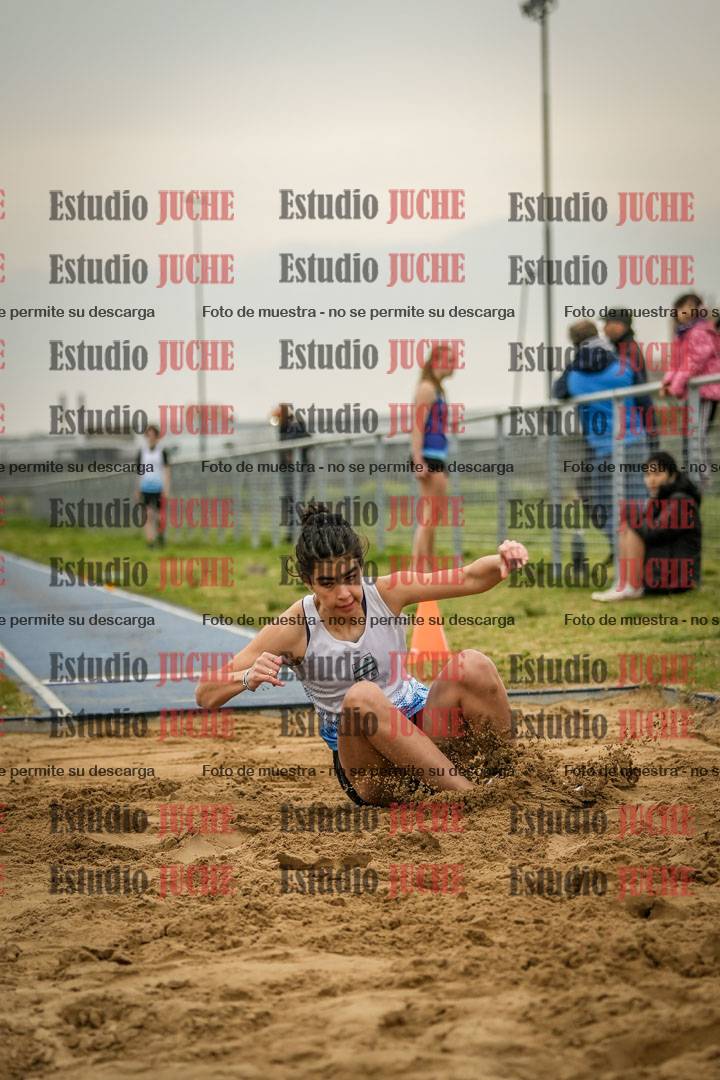 Fotos del salto en largo de mujeres - ambas categorías