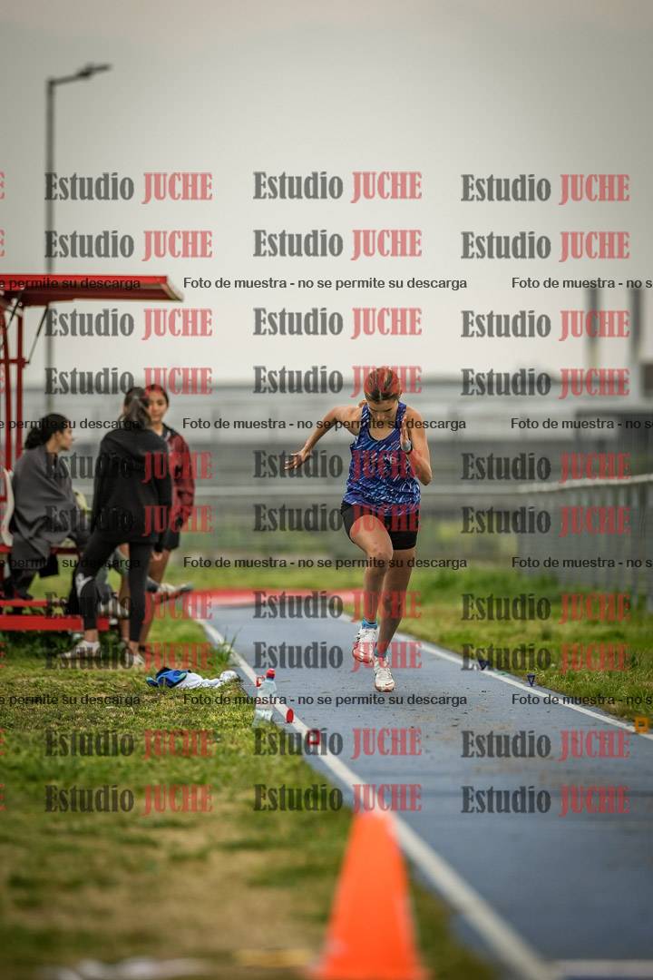 Fotos del salto en largo de mujeres - ambas categorías