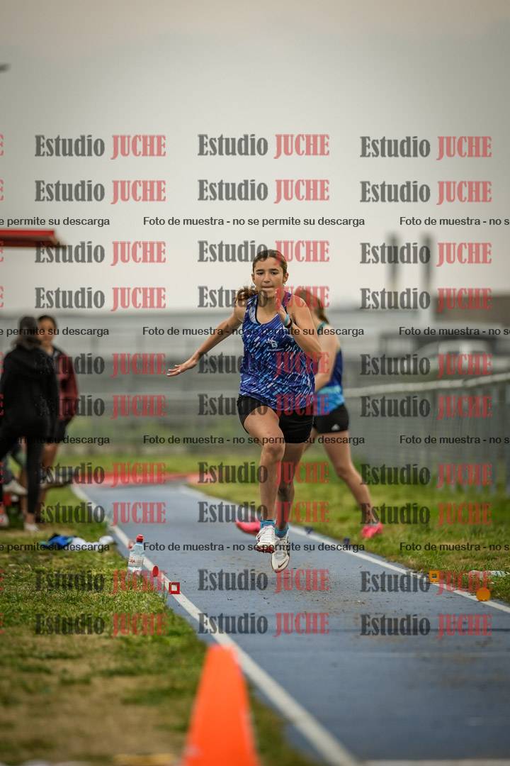 Fotos del salto en largo de mujeres - ambas categorías