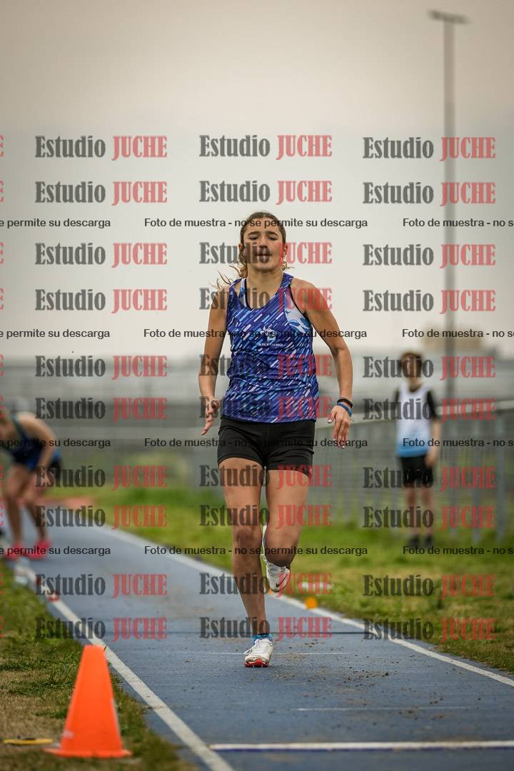 Fotos del salto en largo de mujeres - ambas categorías