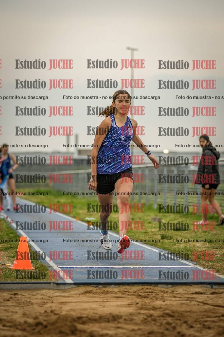 Fotos del salto en largo de mujeres - ambas categorías