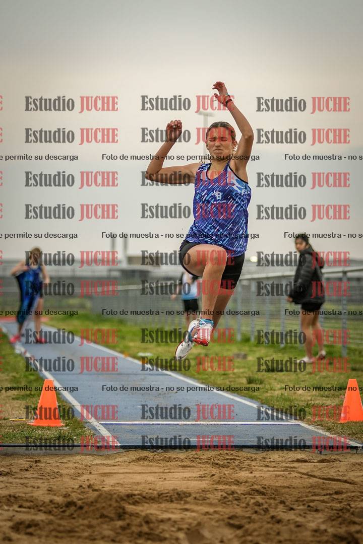 Fotos del salto en largo de mujeres - ambas categorías