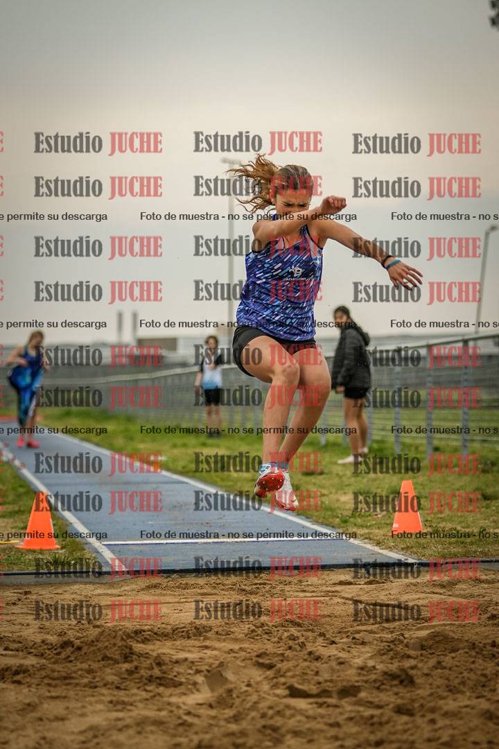 Fotos del salto en largo de mujeres - ambas categorías
