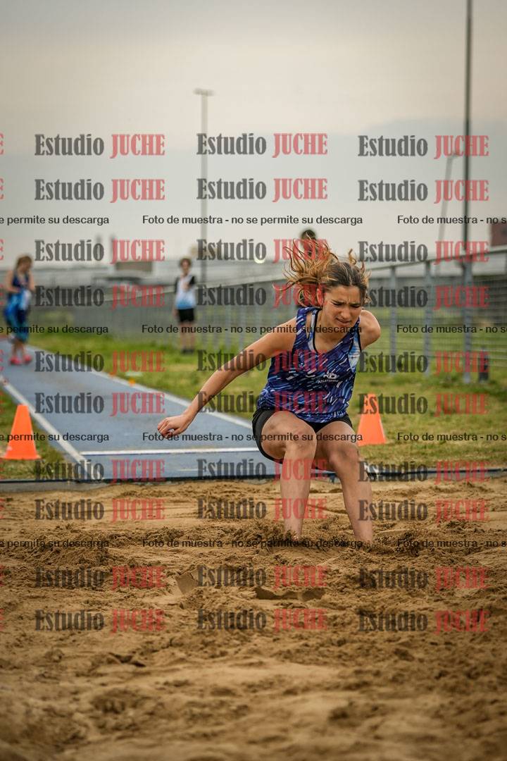 Fotos del salto en largo de mujeres - ambas categorías