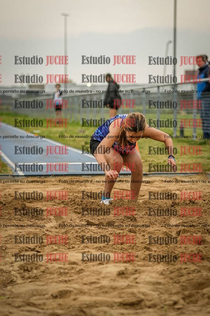 Fotos del salto en largo de mujeres - ambas categorías
