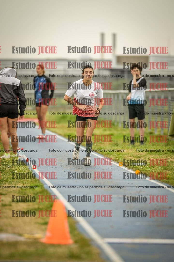 Fotos del salto en largo de mujeres - ambas categorías
