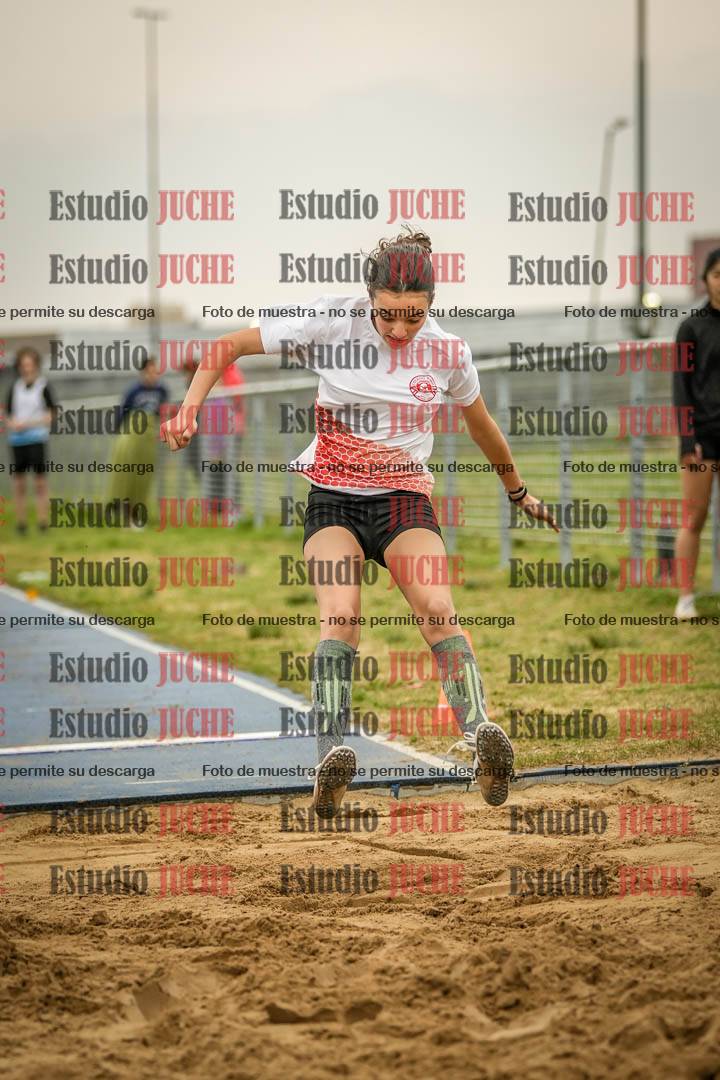 Fotos del salto en largo de mujeres - ambas categorías