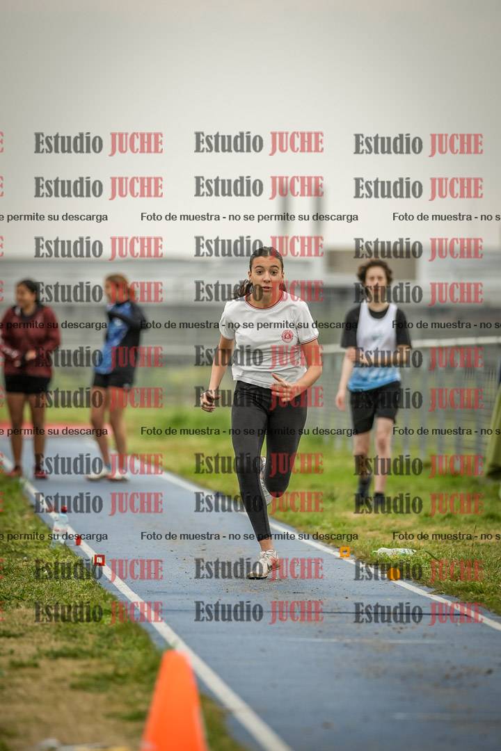 Fotos del salto en largo de mujeres - ambas categorías