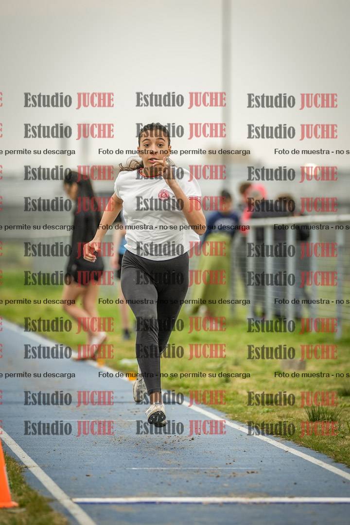 Fotos del salto en largo de mujeres - ambas categorías
