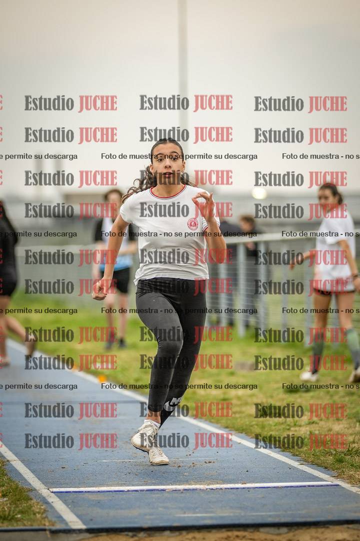 Fotos del salto en largo de mujeres - ambas categorías