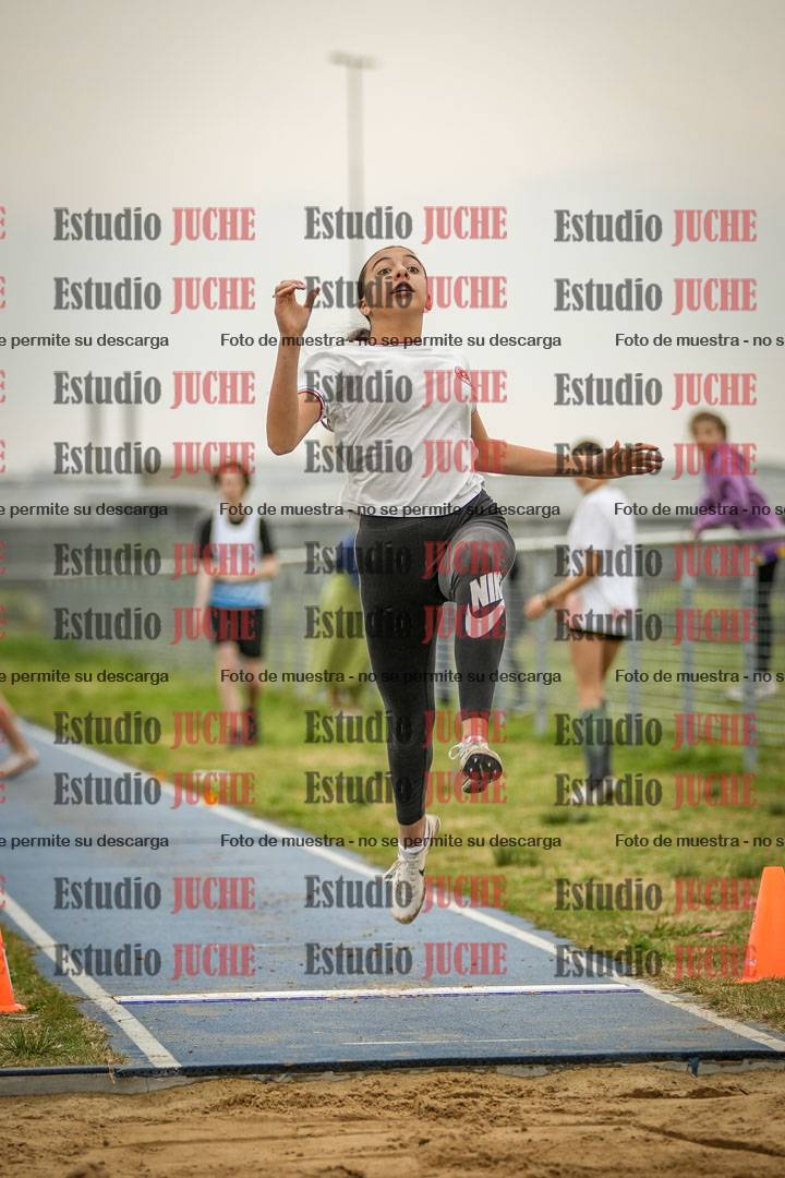Fotos del salto en largo de mujeres - ambas categorías