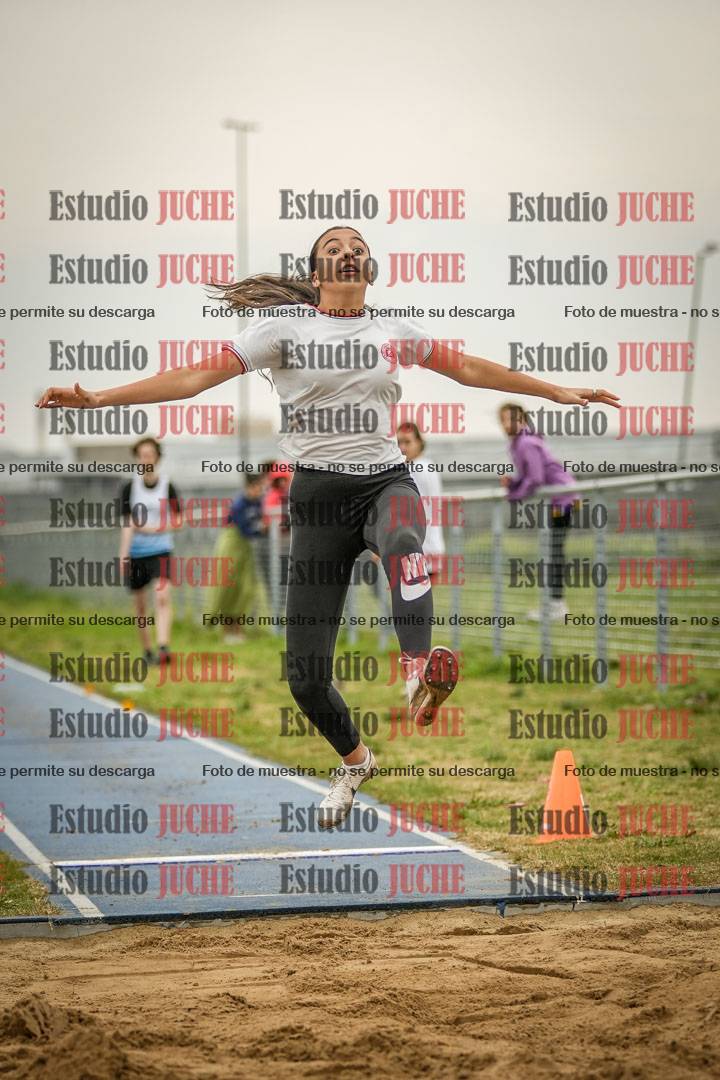 Fotos del salto en largo de mujeres - ambas categorías