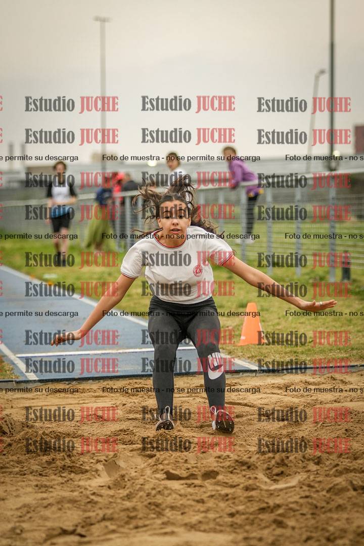 Fotos del salto en largo de mujeres - ambas categorías