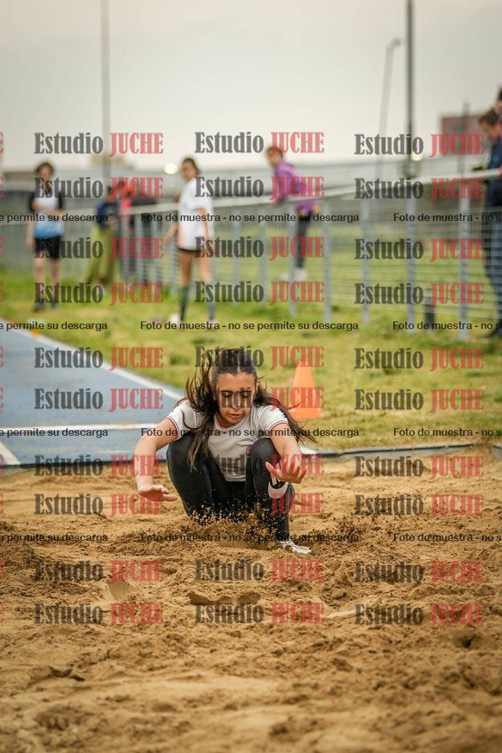 Fotos del salto en largo de mujeres - ambas categorías
