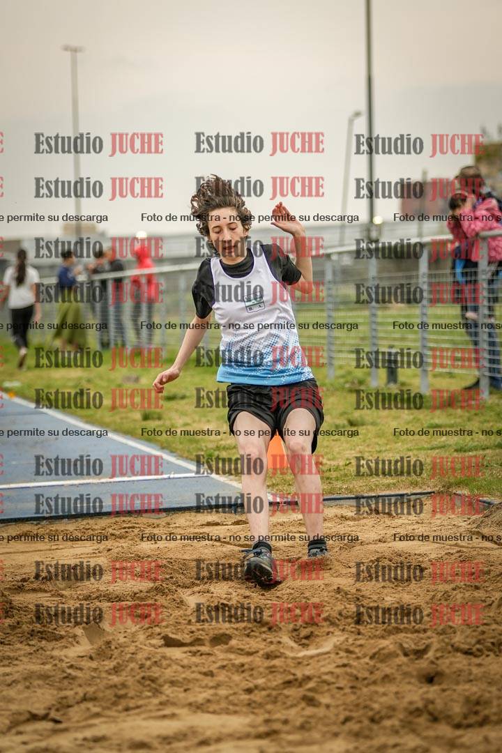 Fotos del salto en largo de mujeres - ambas categorías