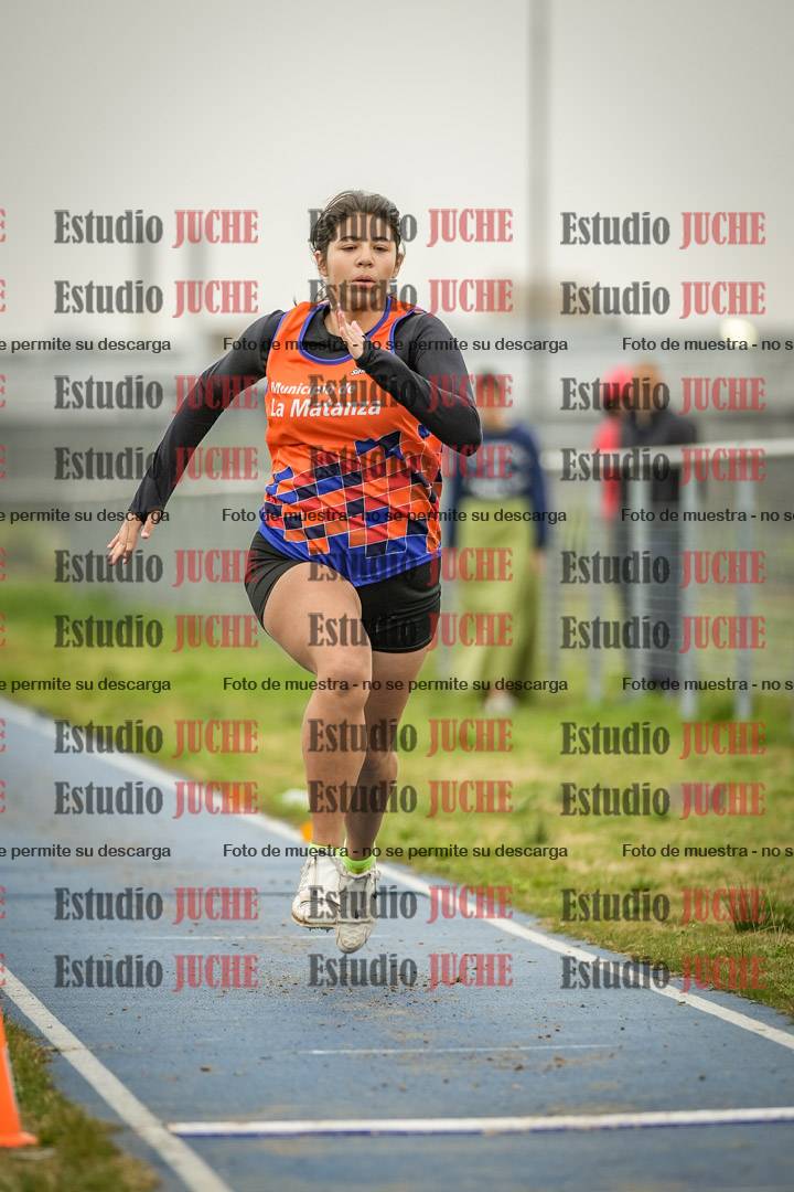 Fotos del salto en largo de mujeres - ambas categorías