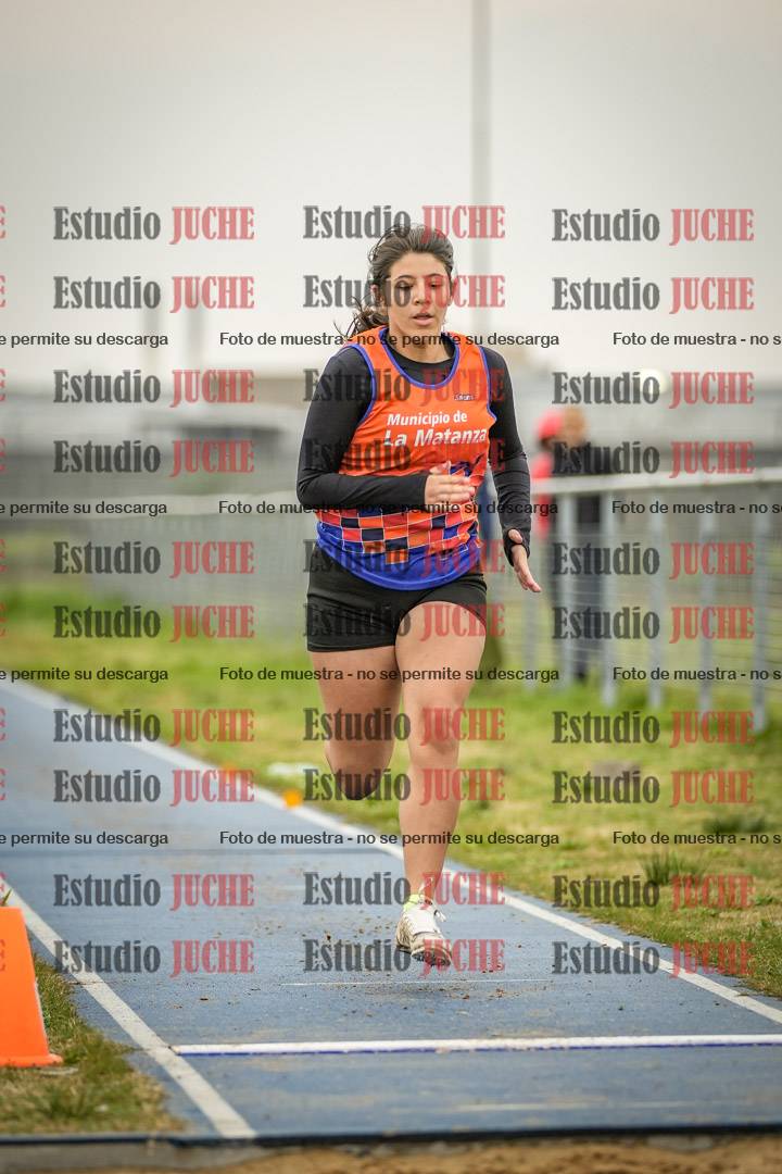 Fotos del salto en largo de mujeres - ambas categorías