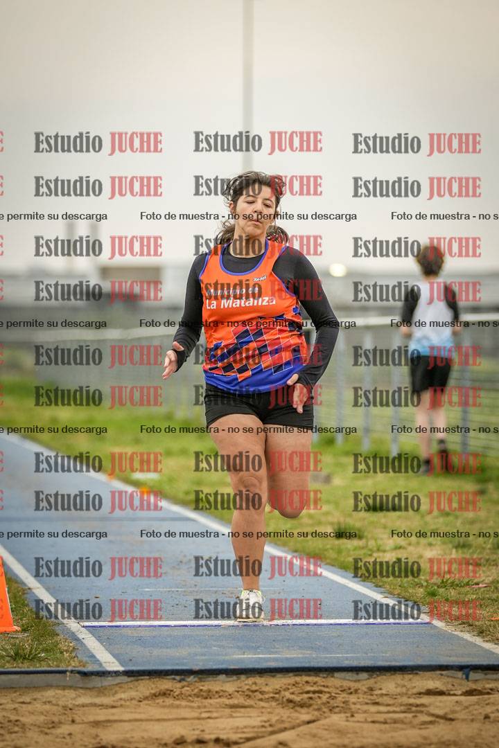 Fotos del salto en largo de mujeres - ambas categorías