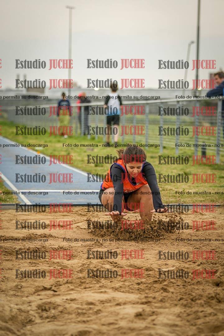 Fotos del salto en largo de mujeres - ambas categorías