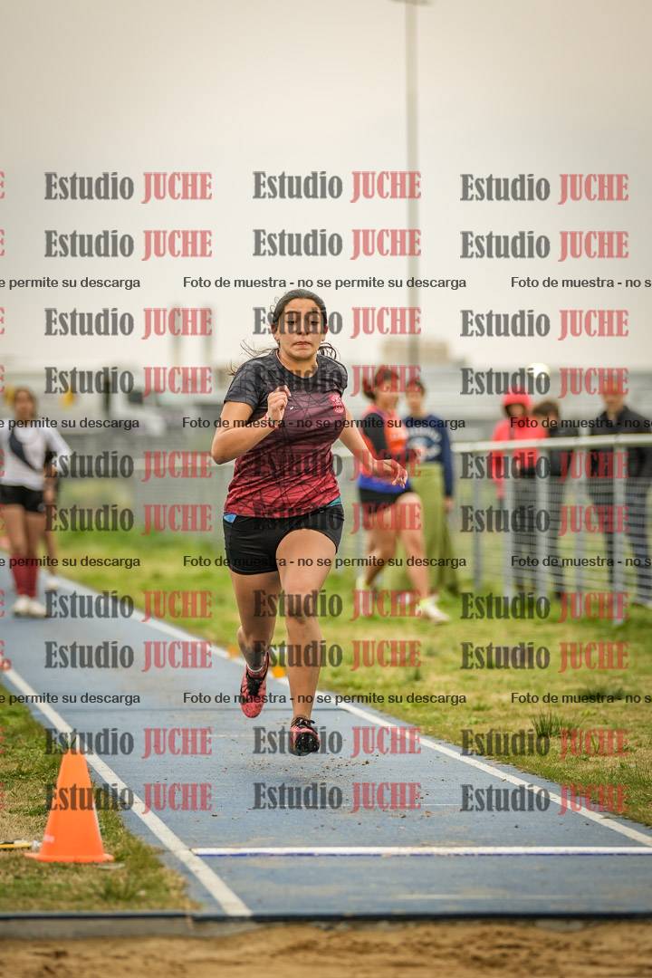 Fotos del salto en largo de mujeres - ambas categorías