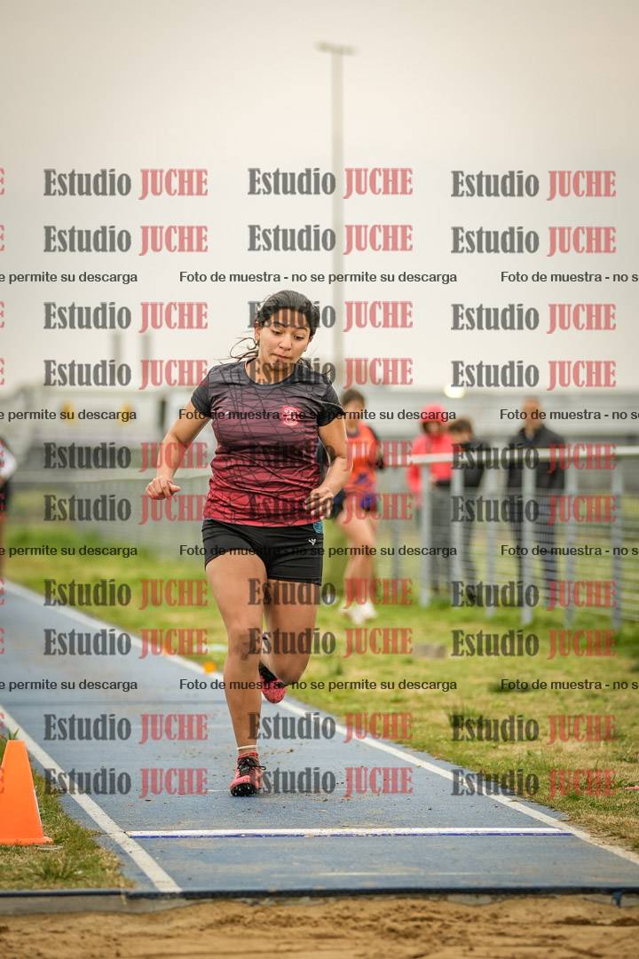 Fotos del salto en largo de mujeres - ambas categorías
