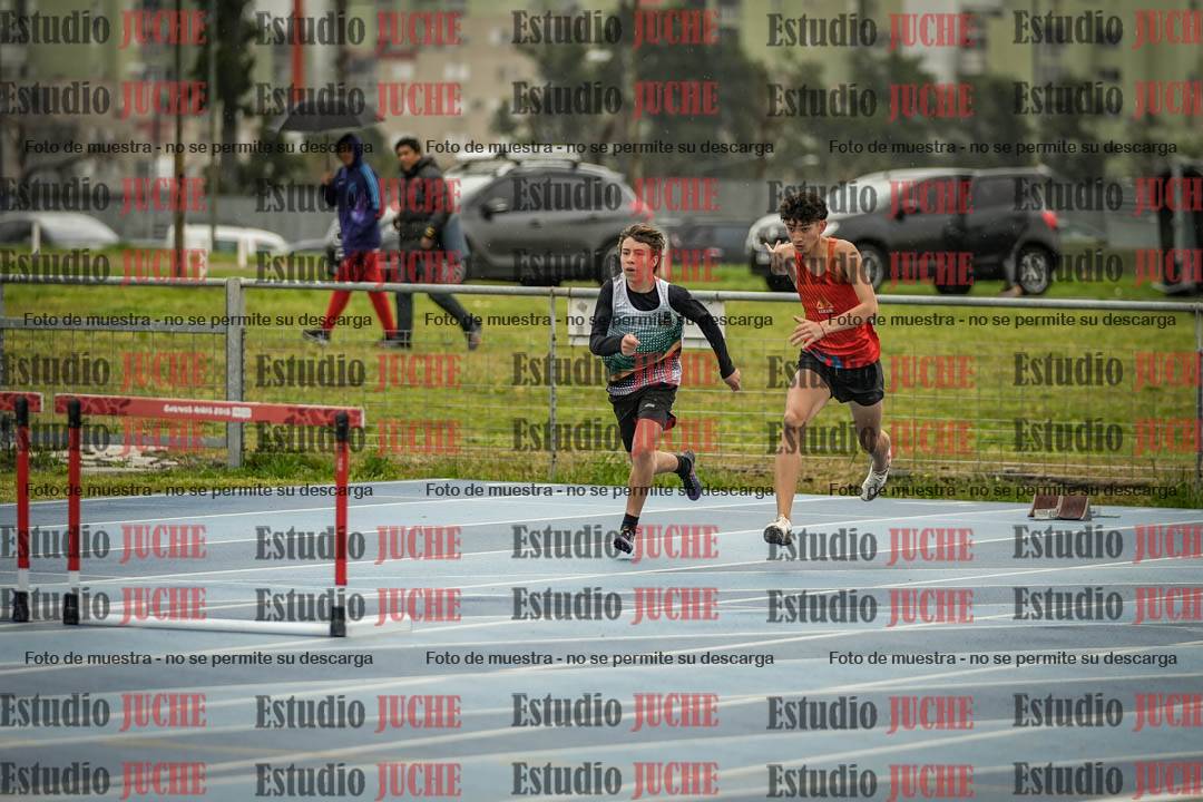 Fotos de los 110 m con vallas de varones - U16