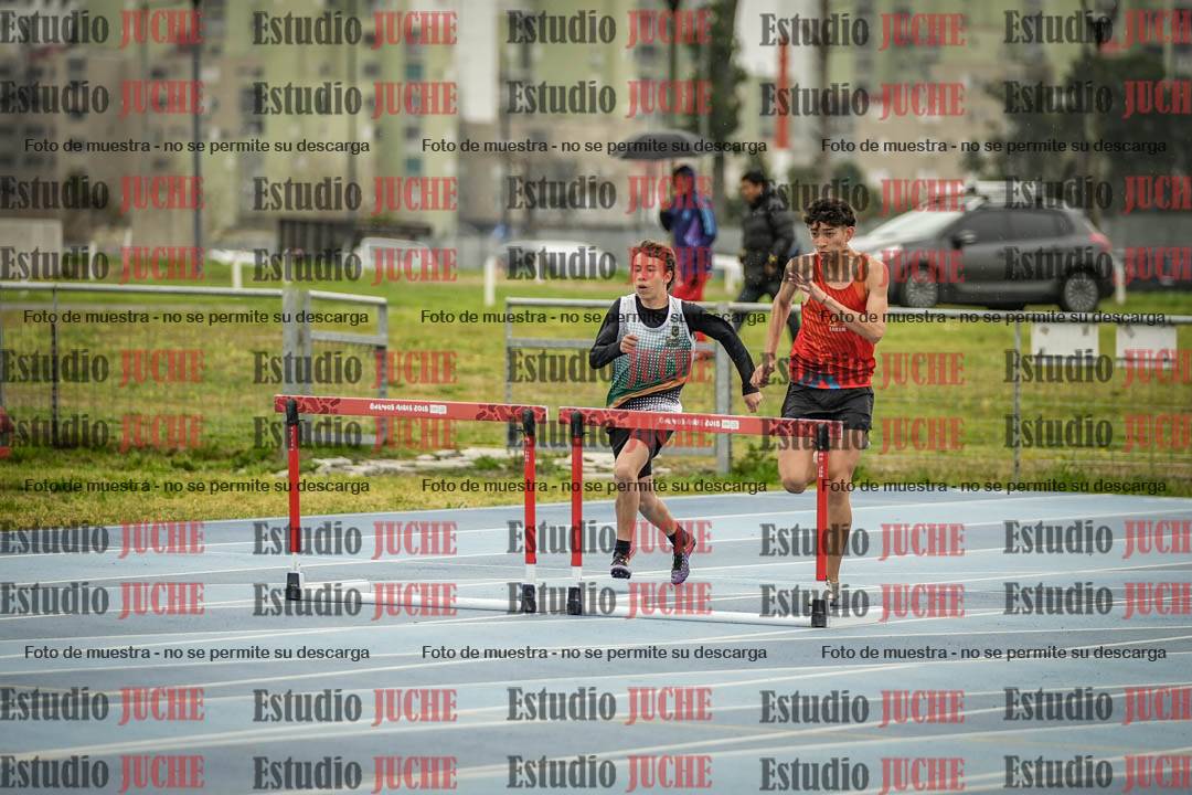 Fotos de los 110 m con vallas de varones - U16