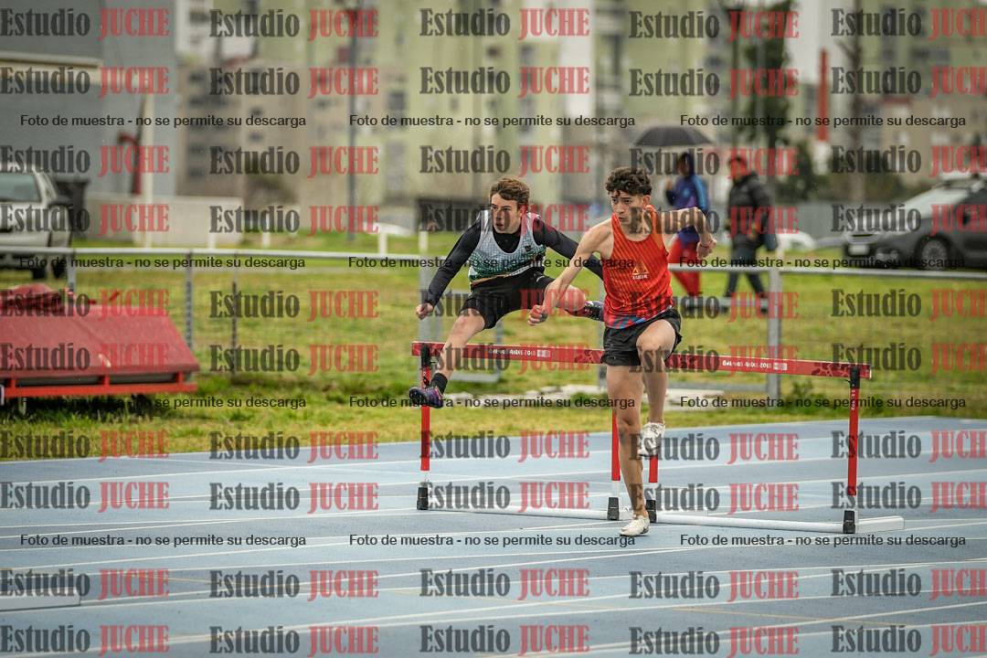 Fotos de los 110 m con vallas de varones - U16
