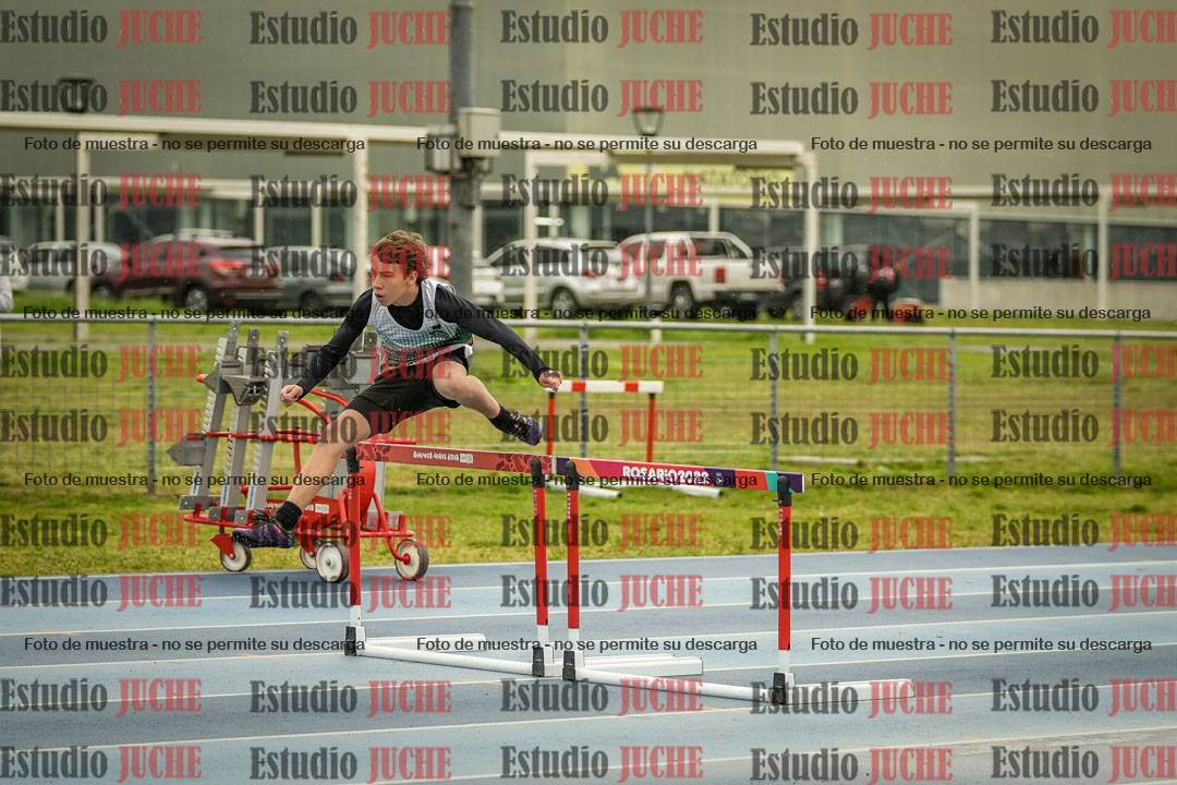 Fotos de los 110 m con vallas de varones - U16