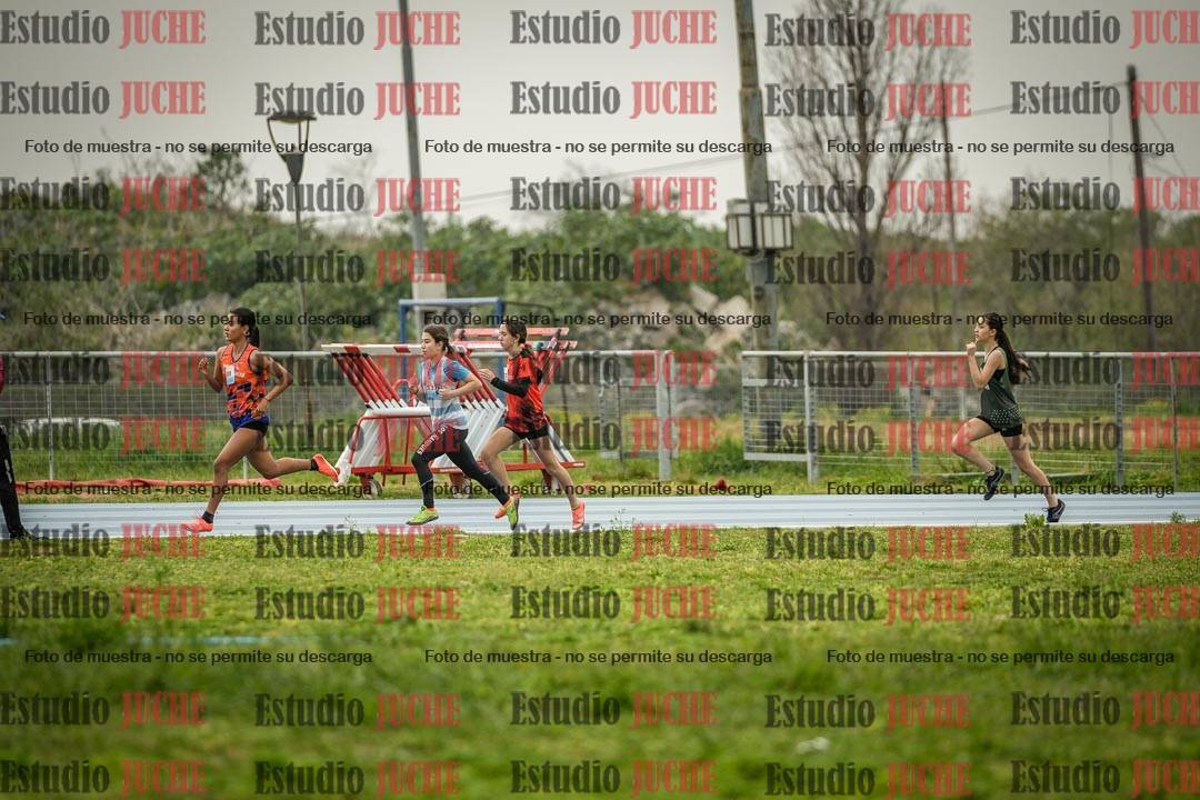 Fotos de los 600 m llanos de mujeres - U16