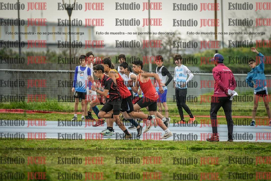 Fotos de los 600 m llanos de varones - U16