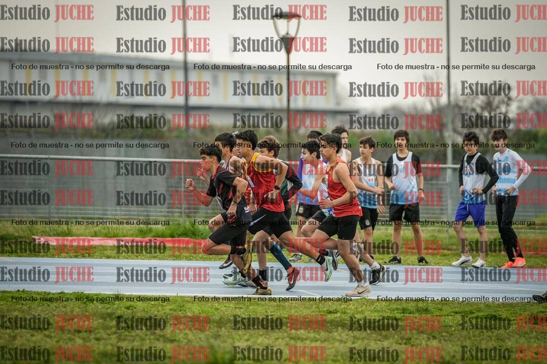 Fotos de los 600 m llanos de varones - U16