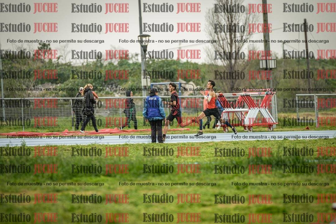 Fotos de los 600 m llanos de varones - U16