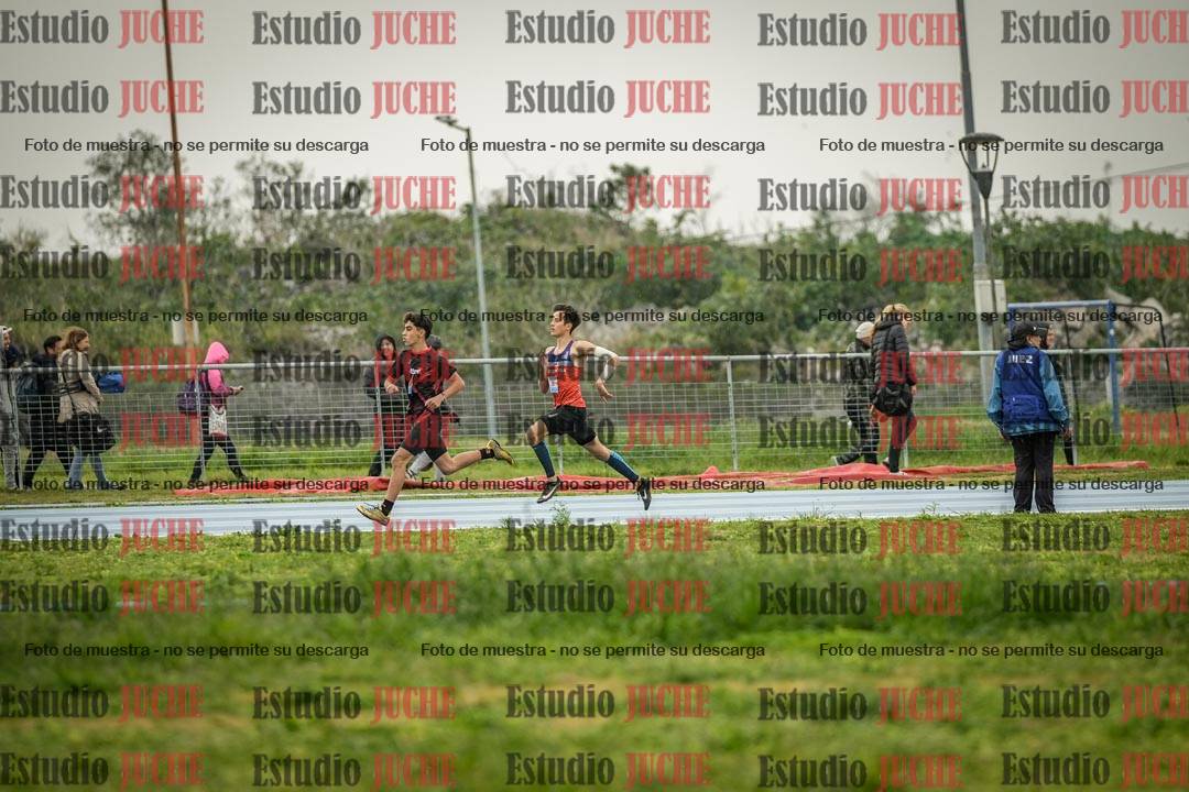 Fotos de los 600 m llanos de varones - U16
