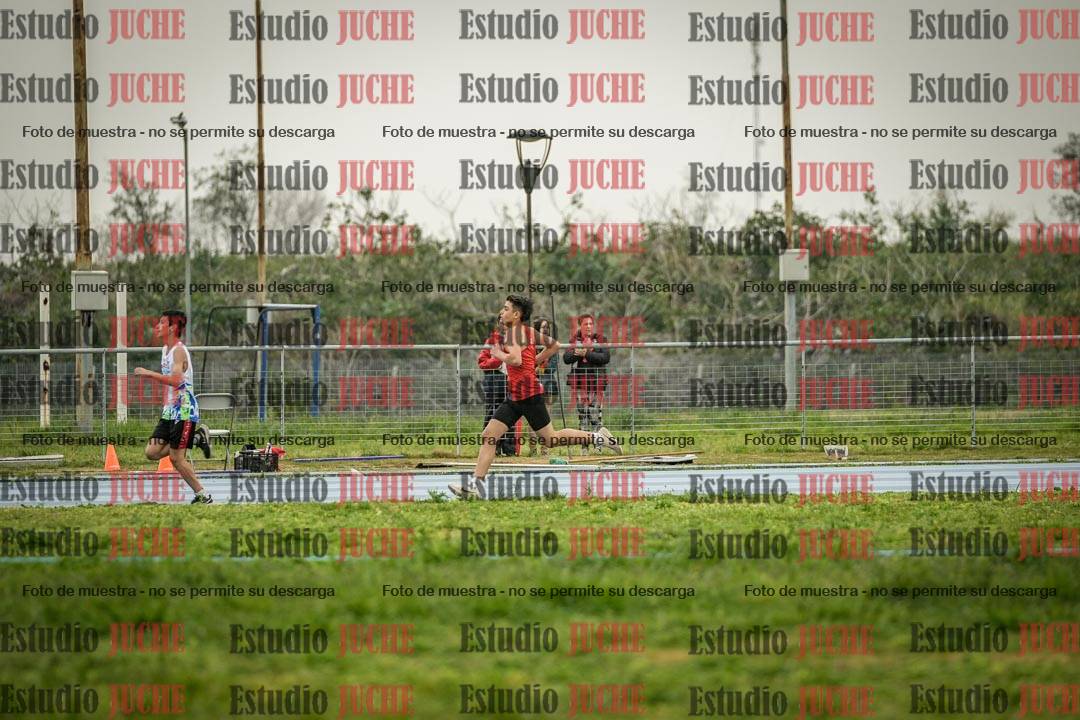 Fotos de los 600 m llanos de varones - U16