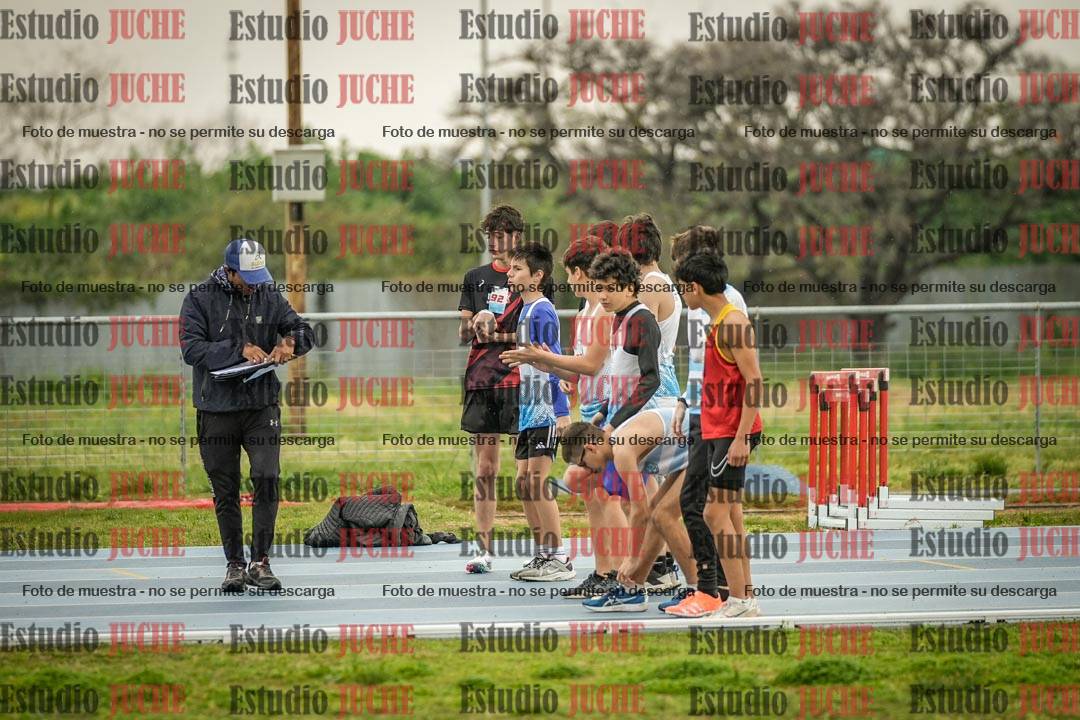 Fotos de los 600 m llanos de varones - U16