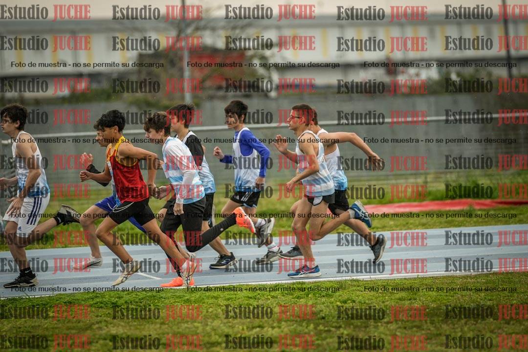 Fotos de los 600 m llanos de varones - U16