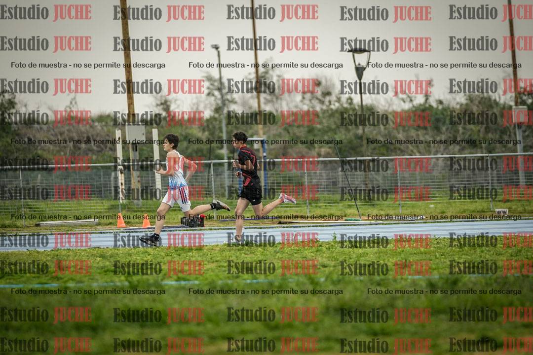 Fotos de los 600 m llanos de varones - U16