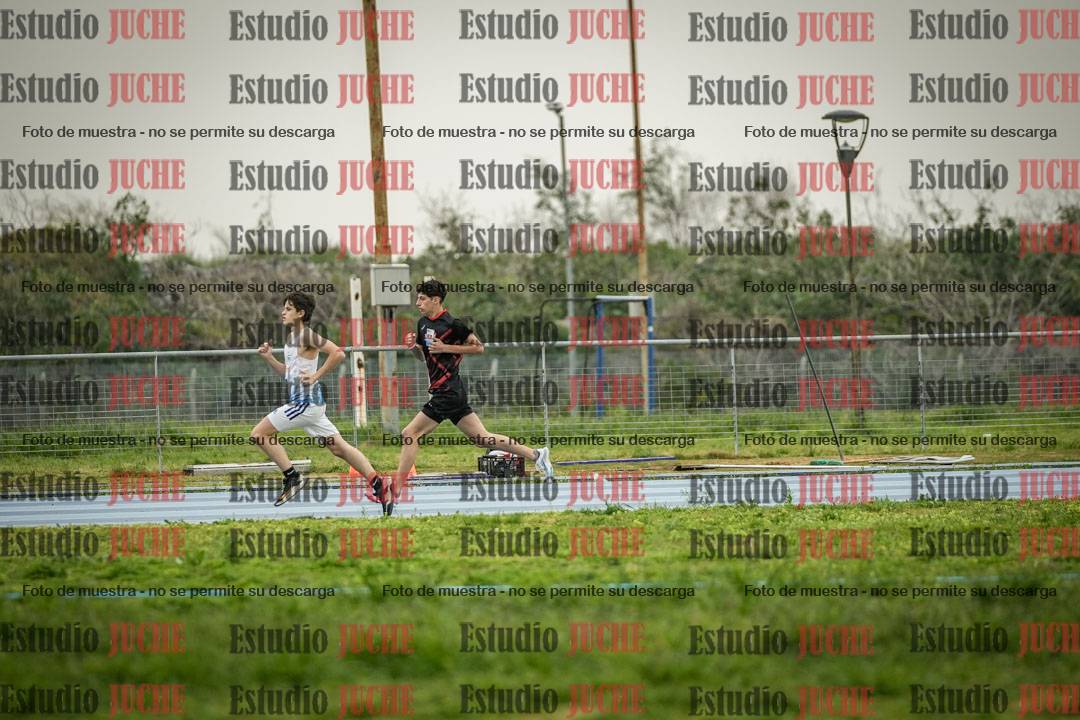 Fotos de los 600 m llanos de varones - U16