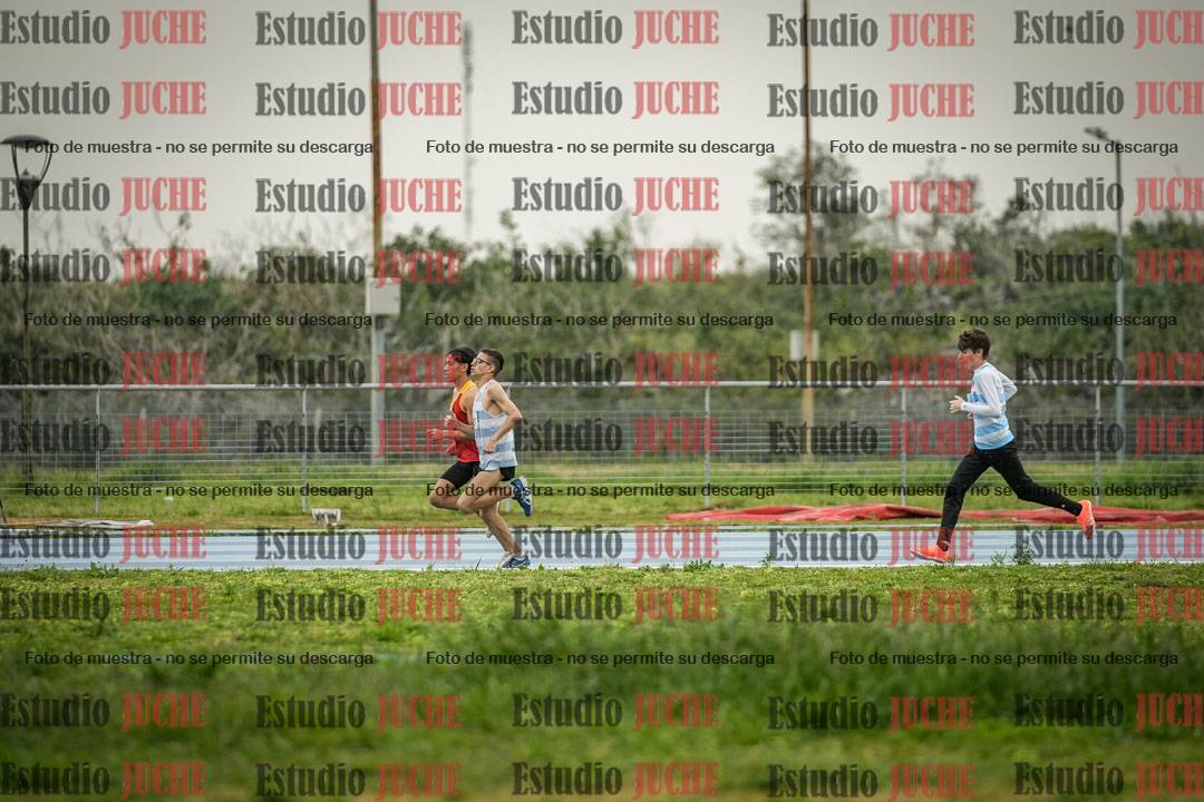 Fotos de los 600 m llanos de varones - U16
