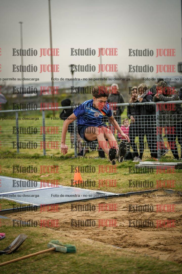 Fotos del salto en largo de varones - ambas categorías