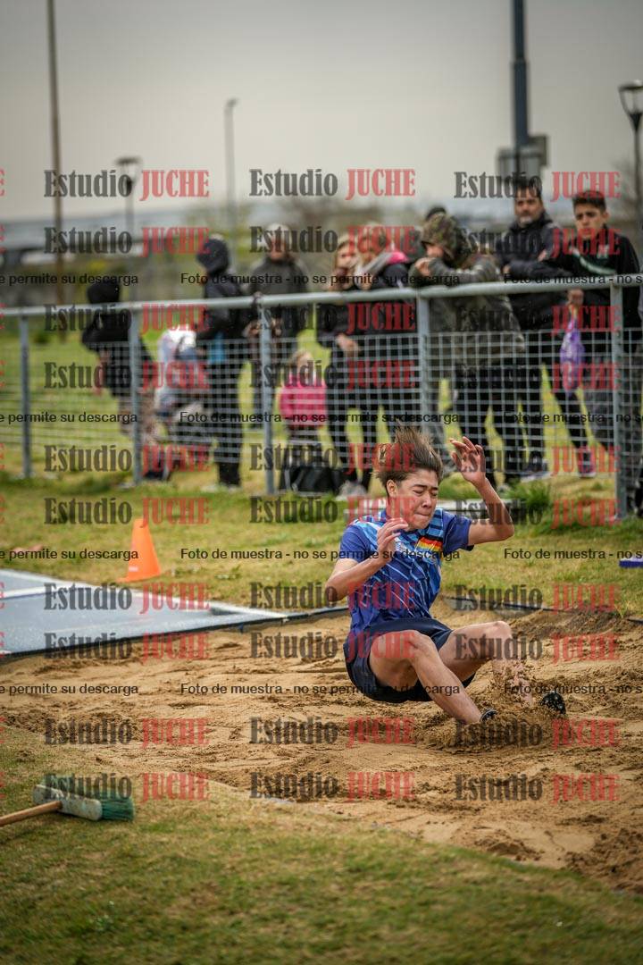 Fotos del salto en largo de varones - ambas categorías