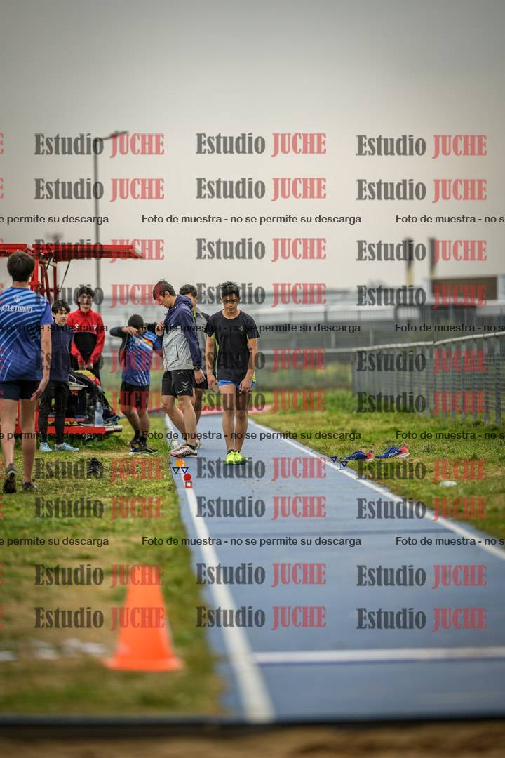 Fotos del salto en largo de varones - ambas categorías