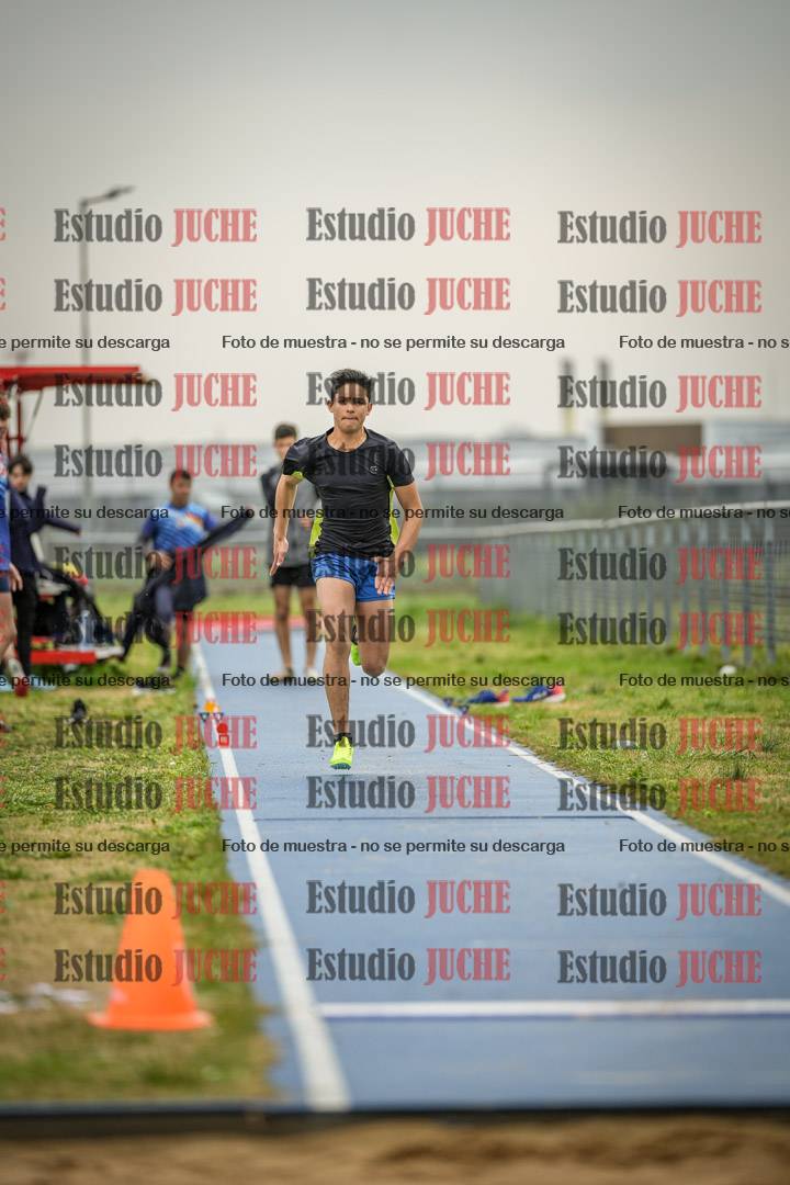 Fotos del salto en largo de varones - ambas categorías