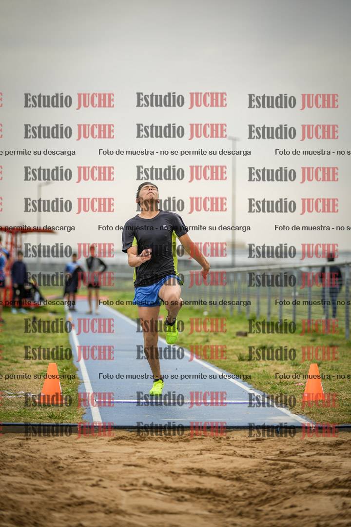 Fotos del salto en largo de varones - ambas categorías